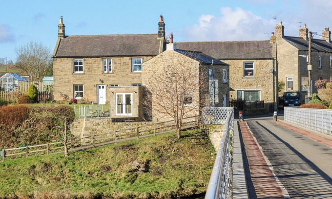 Hallington Cottage | BRIDGE END COTTAGE, pet friendly, character holiday cottage in Wark