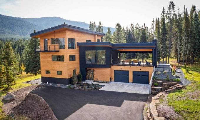Bozeman House | Bridger Canyon Passive Haus | 4BR/4.5BA Mtn Retreat w/Tub