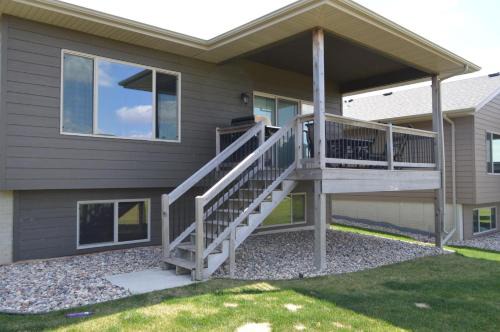 Arnolds Park Villa | Bridges Bay Vacation Cabin 185