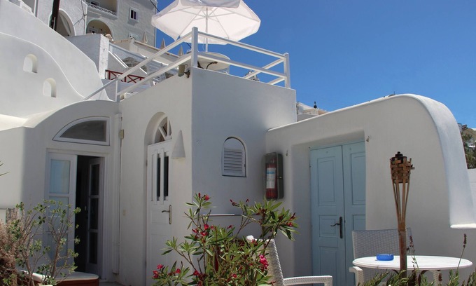 Firostefani Apartment | BRIGA VILLAS Studio 1 - private terrace. Astonishing view of Caldera/volcano