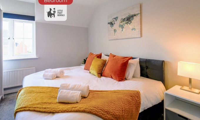 Hatfield Apartment | Bright 2BR Hatfield Gem + Parking