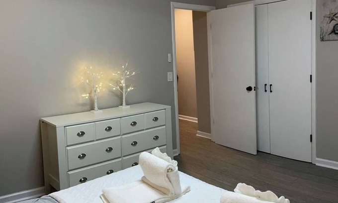 Palmetto Dunes Cottage | Bright 2BR Townhome Pool & Beach Minutes Away