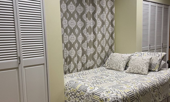 Seaside House | Bright and elegant family retreat - 6 minutes from the beach!