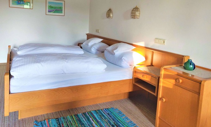 Hartkirchen Apartment | Bright and spacious apartment with balcony and WiFi