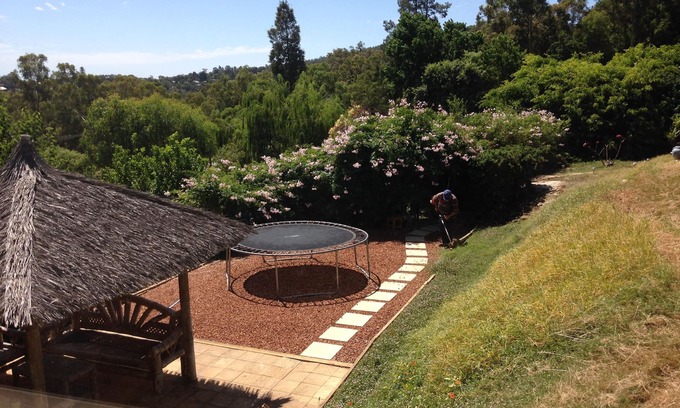 Kelmscott House | Bright & Beautiful Home on the Hills!