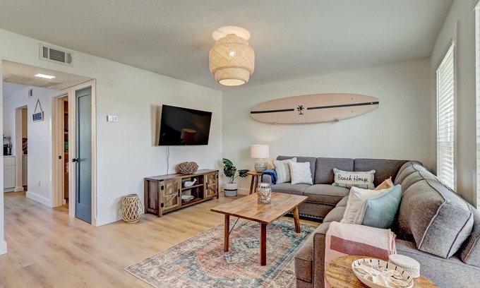 Fernandina Beach Condo | Bright & Breezy Beach Cottage – Walk to Sand, Pets Welcome!