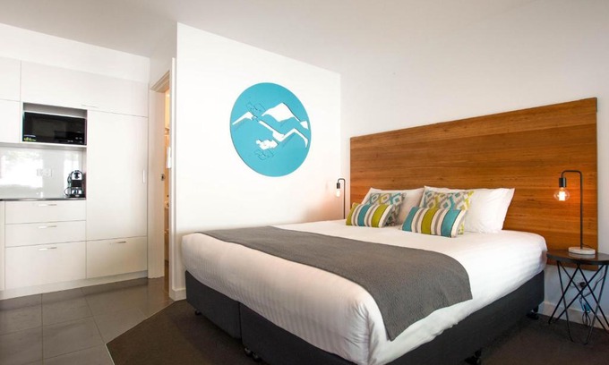 Bright Hotel | Bright Colonial Motel