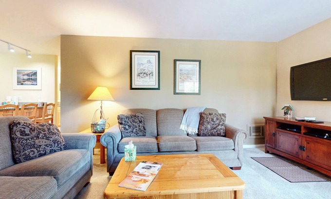 Mammoth Lakes Condo | Bright Corner Unit, Forested & Quiet Location. Awesome Complex Amenities