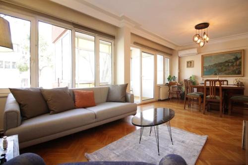 Bostanci Apartment | Bright Cozy Stacked Home Ideally Located n Kadikoy