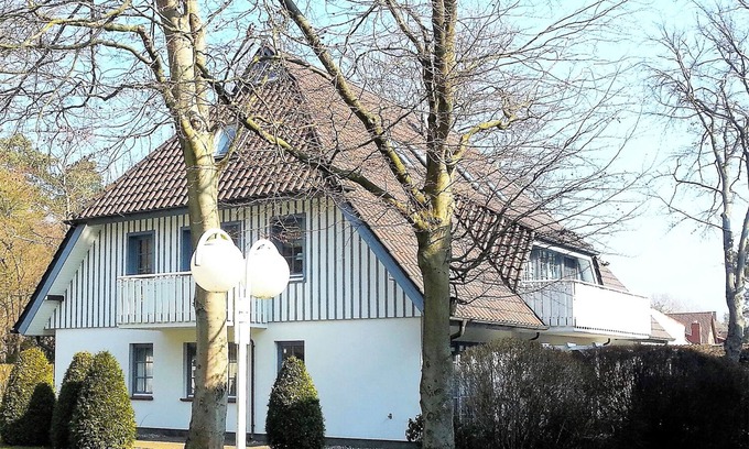 Ostseebad Prerow Apartment | Bright forest near apartment in the oak park Prerow, 2 pers., WLAN, south-west-facing balcony