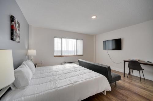 Gadsden Apartment | Bright Gadsden Apartment about 10 Mi to Dive Land Park