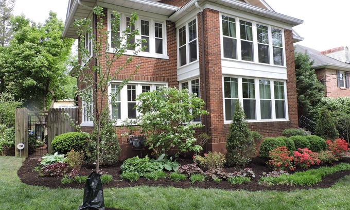 Bonnycastle Condo | Bright, Parkside condo with pool