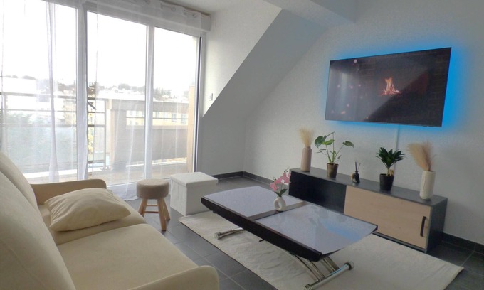 Limeil-Brevannes Apartment | Bright, renovated studio apartment near Orly, Paris and Disneyland