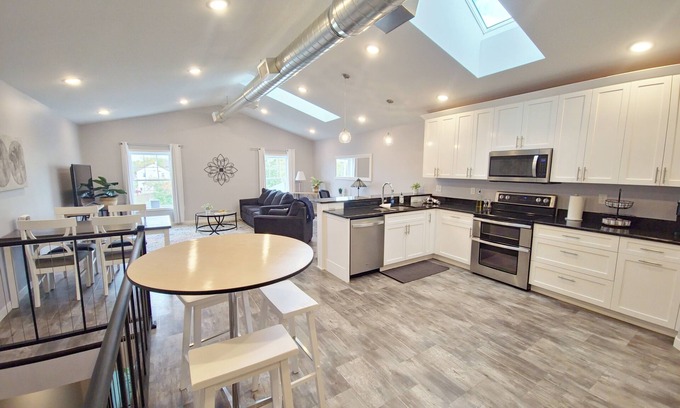 New London Apartment | Bright, spacious loft in the heart of New London