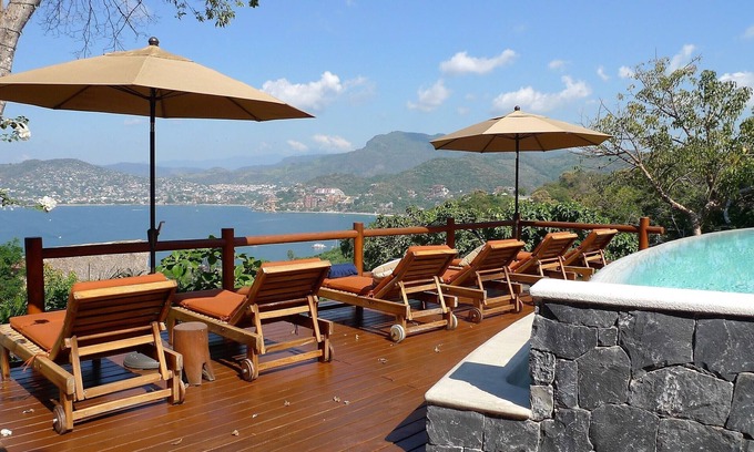 Cerro del Vigia Apartment | Bright, spacious modern studio with stunning bay views