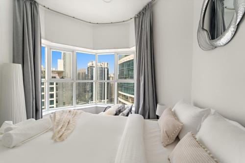 Jumeirah Lake Towers Apartment | Bright Studio in Dubai Gate 2