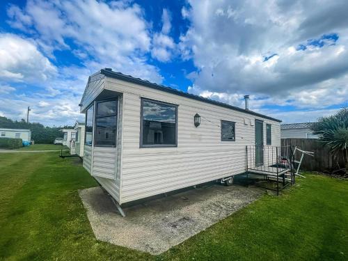 Scratby Other | Brilliant 6 Berth Caravan Nearby Scratby Beach, Norfolk Ref 43081B