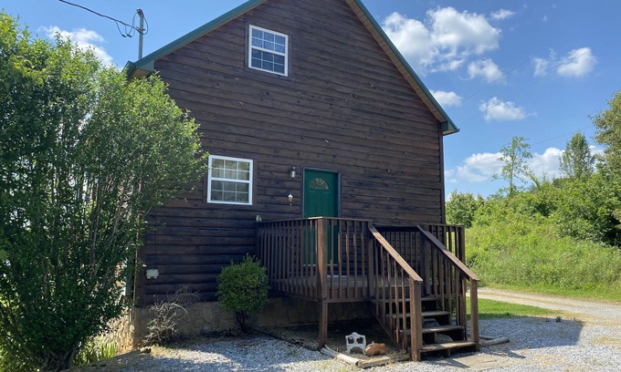 Sevierville Cabin | Bring the boat! 2 bedroom cabin on Flat Creek on Douglas Lake with lake access