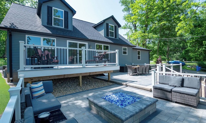 Sister Lakes House | Briona Dreams - Brand new 4 bedroom home on Magician Lake with modern amenities.