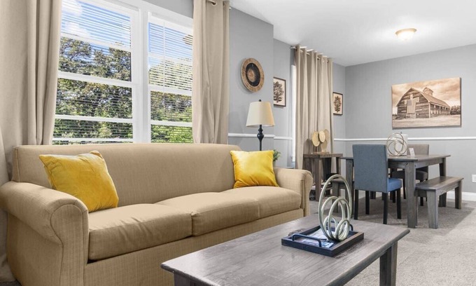 New Castle House | Broadmoor Bungalow - Unit A