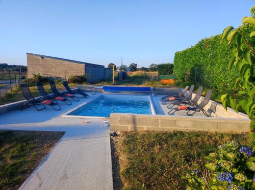 Guer House | Brocéliande calme breton, spa, wifi, amazon-disney tv, 4 lits, Freebox revolution,draps, café, thé