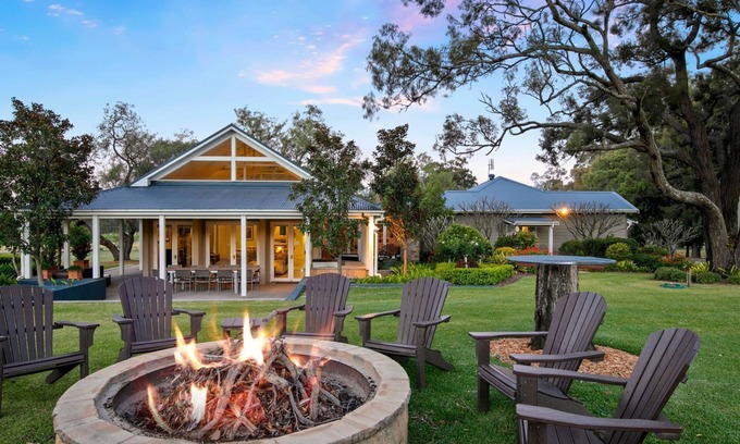 Pokolbin House | Brokenback Vineyard Luxe Homestead