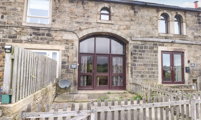 Oakworth Cottage | BRONTE BARN, family friendly in Oakworth