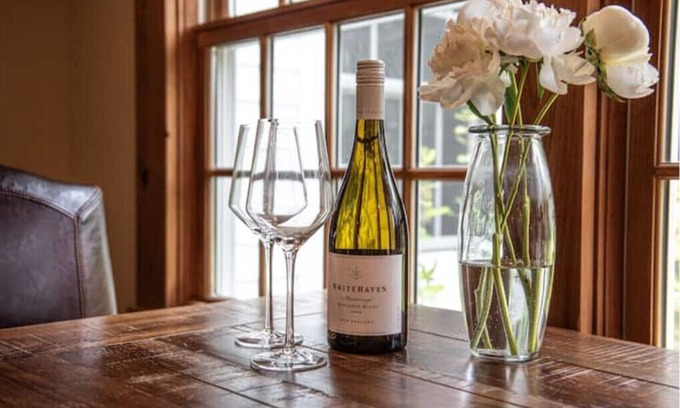 West Dover Hotel | Brook Bound Inn - Main Lodge-Two Bedroom Suite w/pullout & Kitchenette-Room 102n