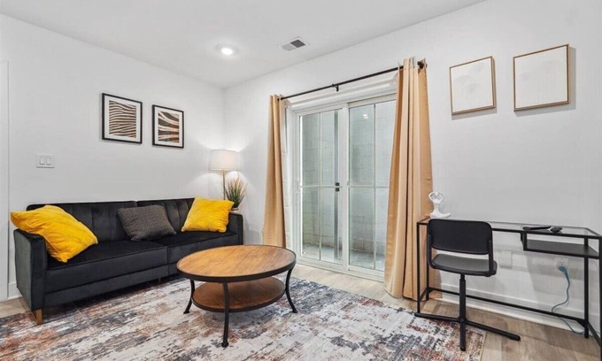 Brookland Bed & Breakfast | Brookland Unit : Close to Coffee | Shops