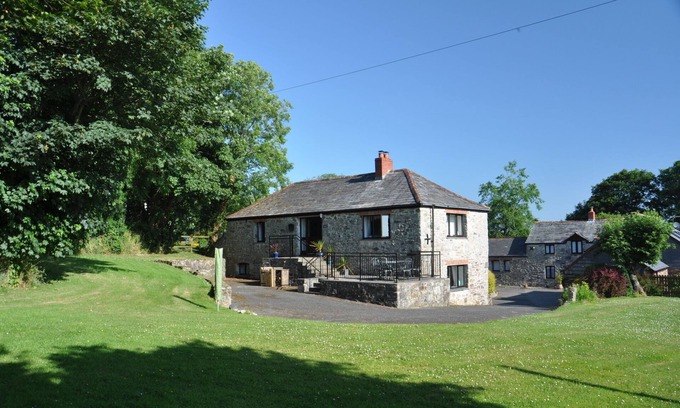St. Wenn Cottage | Bryn Cottage – Charming Rural Cornish Cottage | 10% OFF Seasonal Special