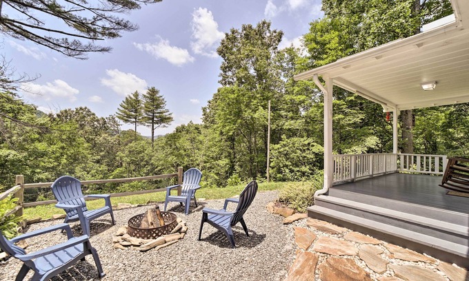 Bryson City Cottage | Bryson City Retreat: Fire Pit + Mountain Views!