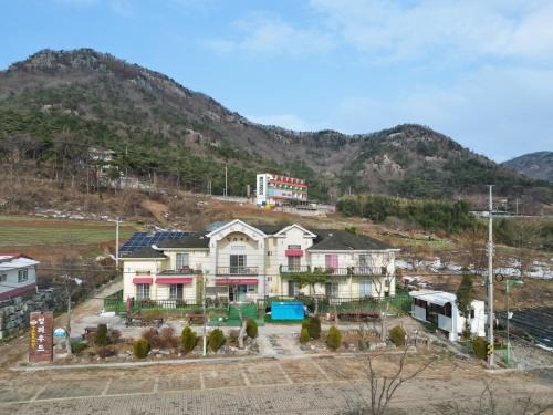 Buan House | Buan Byeonsanbando Hollywood Pension