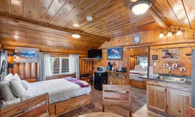 West Yellowstone Cabin | Bucking Moose Elk Cabin (#12)