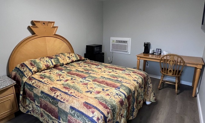 Bridgman House | Budget-Friendly Option in Bridgman, MI