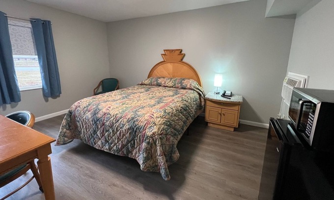 Bridgman House | Budget friendly room in Bridgman, MI