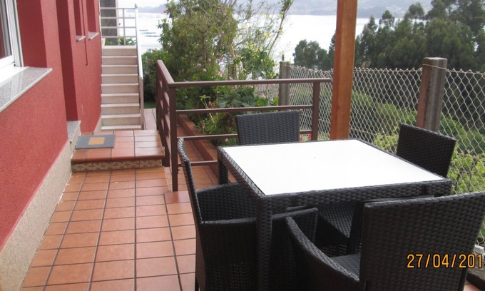 Bueu Apartment | Bueu: apartment/flat - 3 rooms - 2/4 personsHouse with garden