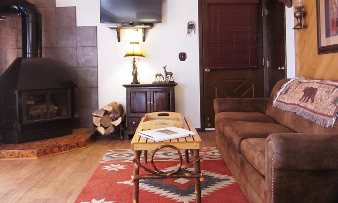 Horse Butte Condo | Buffalo Roam Condo * Comforts of Home for 6 * Minutes from Yellowstone