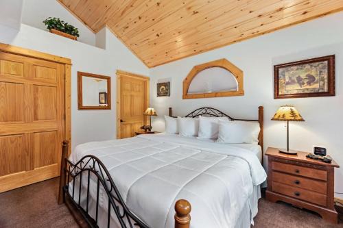 Fall River Estates Apartment | Bugle Pointe A10 by Estes Park Condos