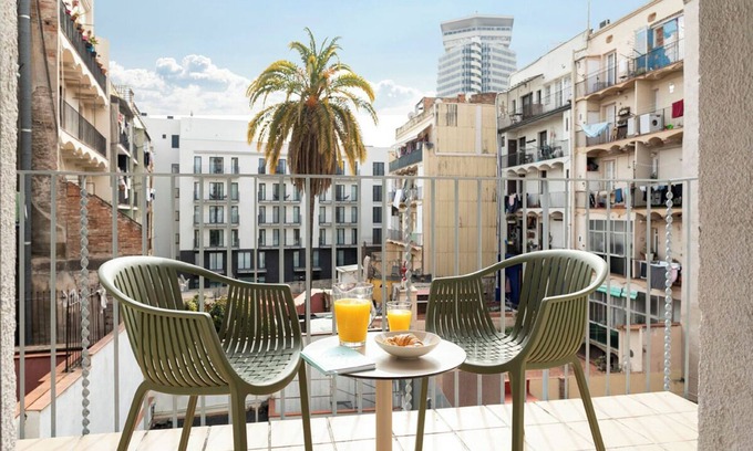 El Raval Apartment | Building with lift by Ramblas! Unbeatable location!