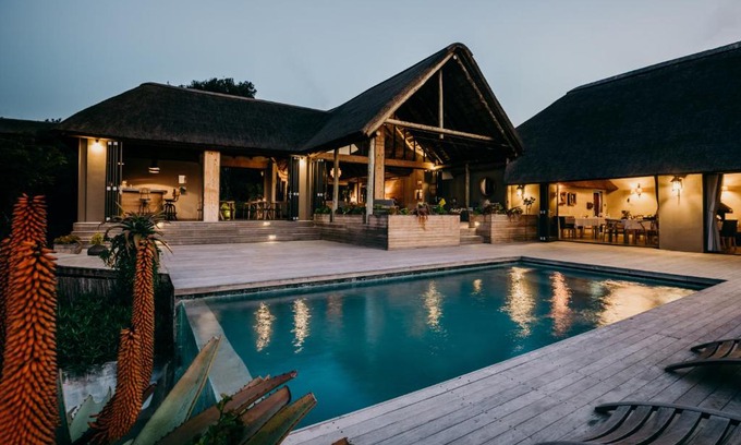 Paterson Cabin | Bukela Game Lodge - Amakhala Game Reserve