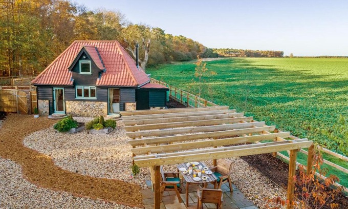 Bury St Edmunds House | Bumblebee Cottage