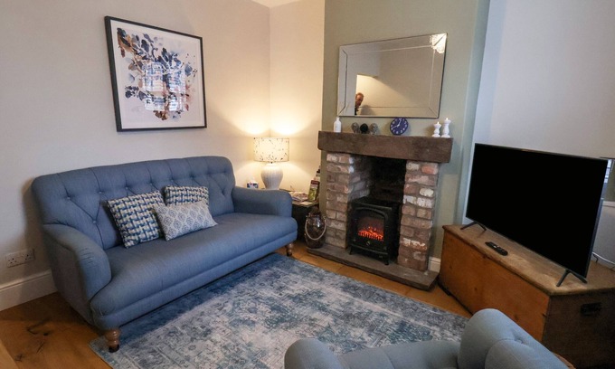 Beverley Cottage | BUMBLEBEE COTTAGE, pet friendly, with a garden in Beverley