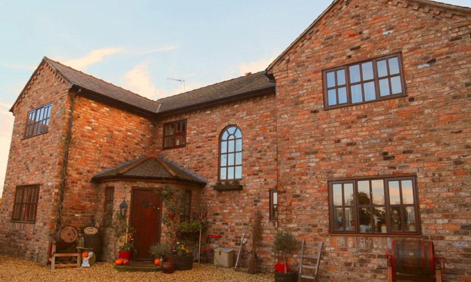 Gresford Bed & Breakfast | Bumbleberry Cottage