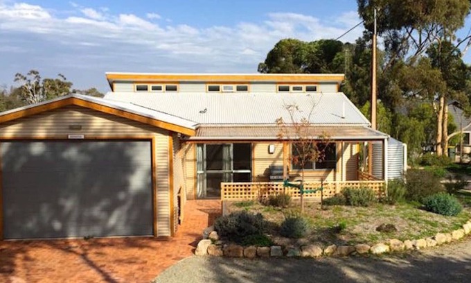 Port Elliot House | Bundalee Cabins- Pistachio cabin, access and pet friendly
