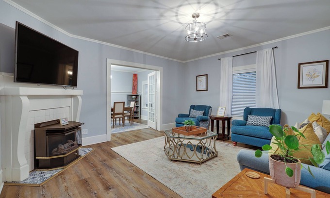 Columbia House | Bungalow - 3Bed 2Bath - W Cola