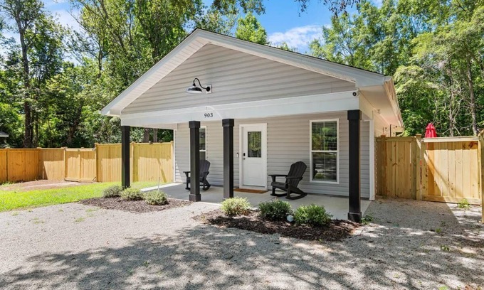 Georgetown House | Bungalow at the Bay 3 Bedroom Vacation Home