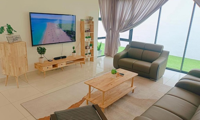 Sungai Petani House | Bungalow, Up to 21 Pax, 4000sqft, 3 Bedrooms, 4 Bathrooms, 4 Car Parks by Star Home