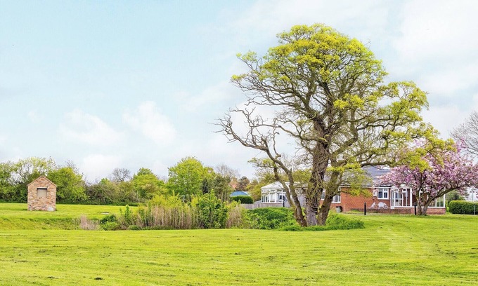 Alford House | Bungalow with one double with one single.