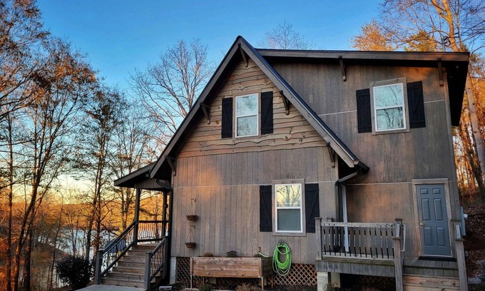 Toccoa House | Bunk/Game Room, Near Lake, Pet Friendly, Firepit, FUN!