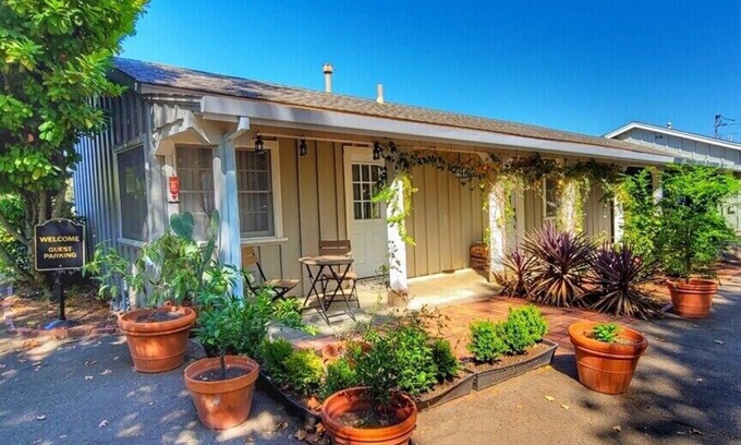 Healdsburg House | Bunkhouse at Side Road Farm charming one bedroom cottage